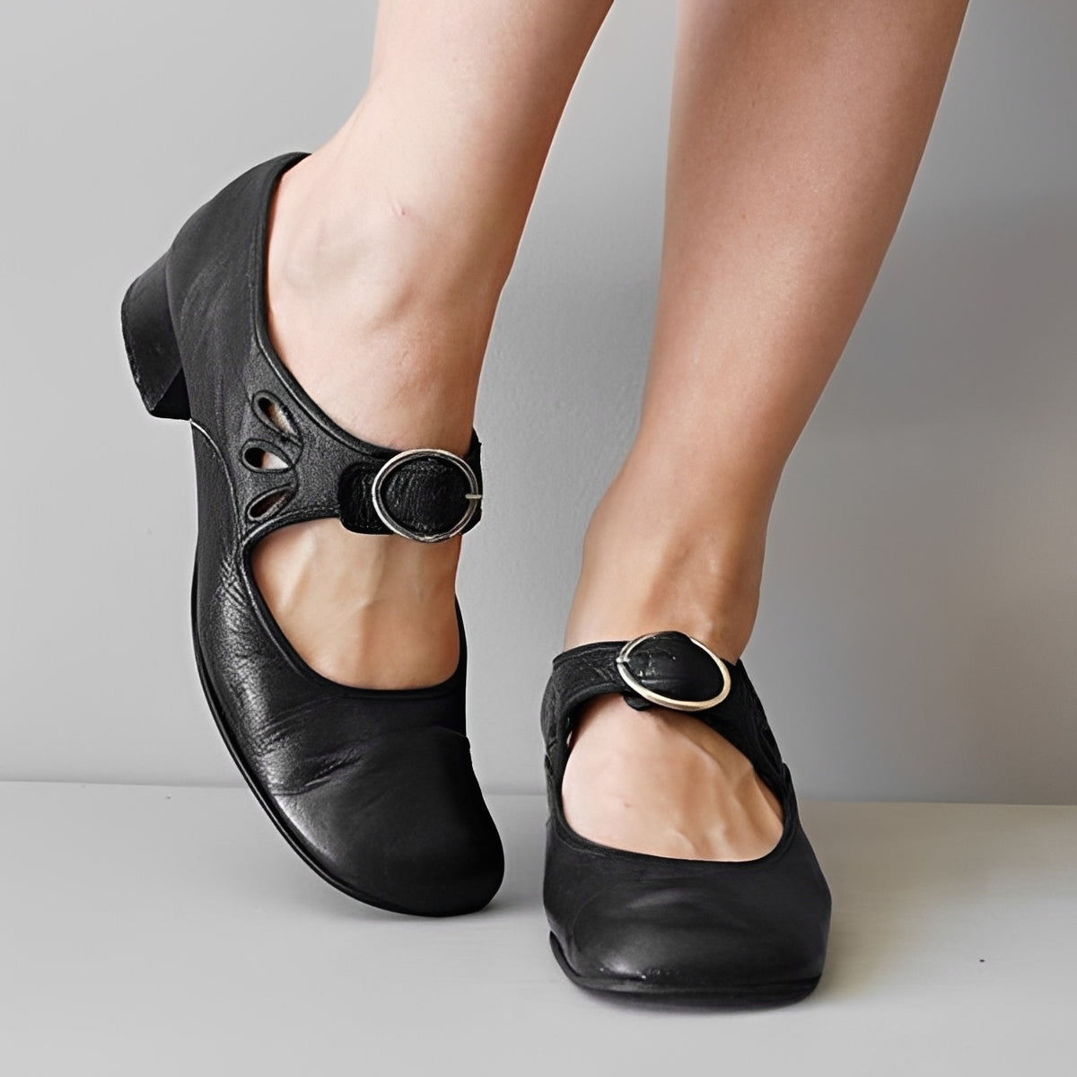 Navie - Bequeme Zehensandalen mit rundem Design