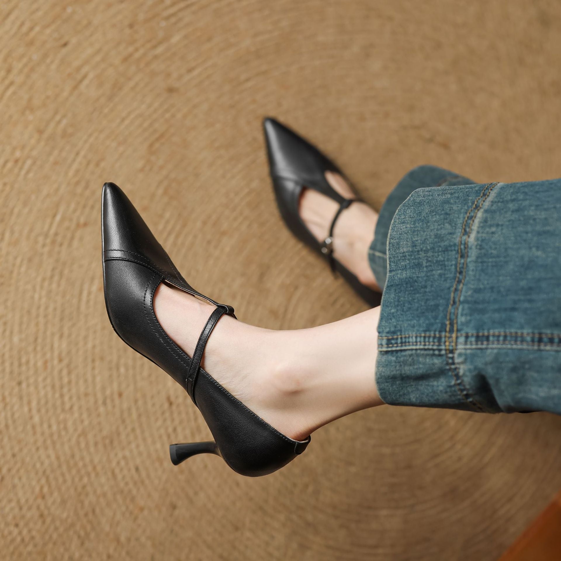 Ellis - Modische Stiletto-Absätze mit T-Riemen