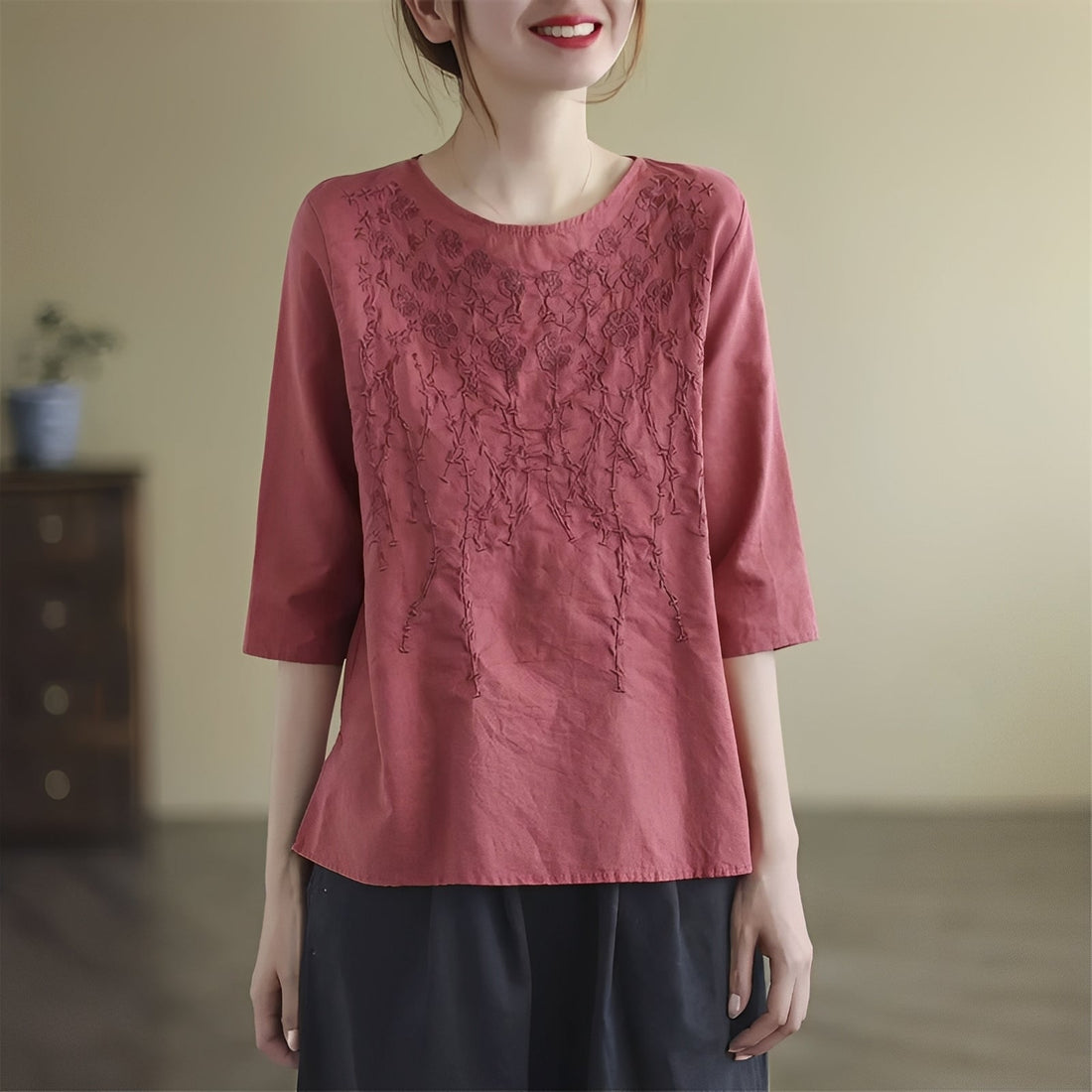 Amelia - Moderne Damenblusen mit Stickerei und halben Ärmeln