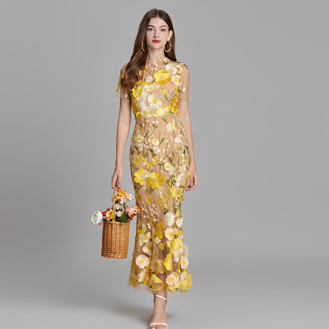 Nina - Elegantes Mädchenkleid mit Blumenstickerei