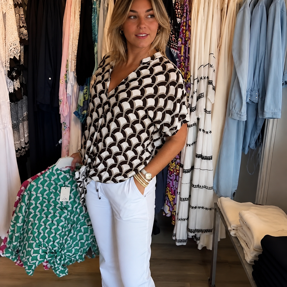 Leona - Stilvolles Damenoberteil mit Design