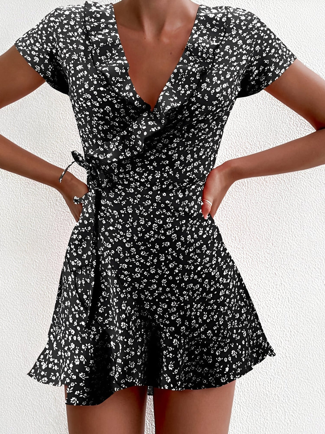 Betsy - Elegantes Mini-Kleid mit Blumenmuster