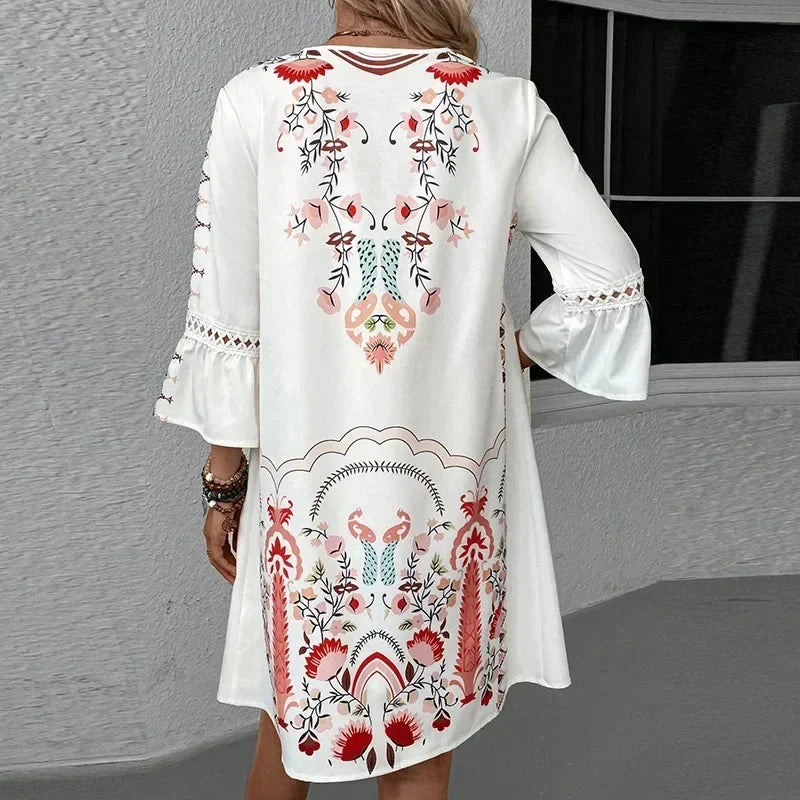 Iris – Kleid mit handbesticktem V-Ausschnitt