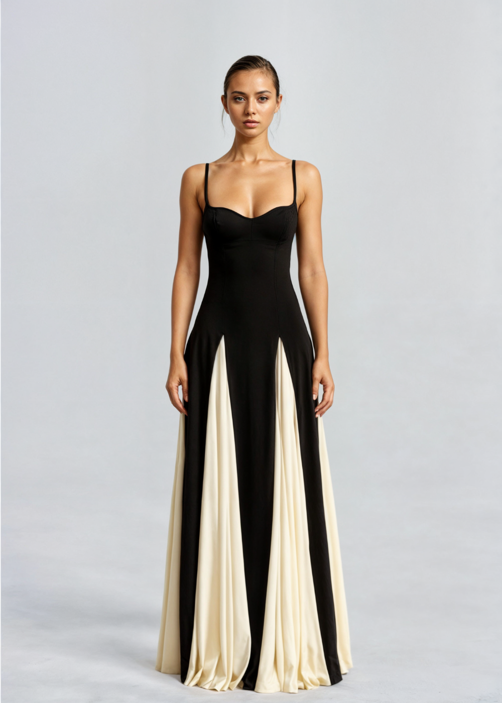 Margaux – Elegantes Maxikleid mit Ausschnitt