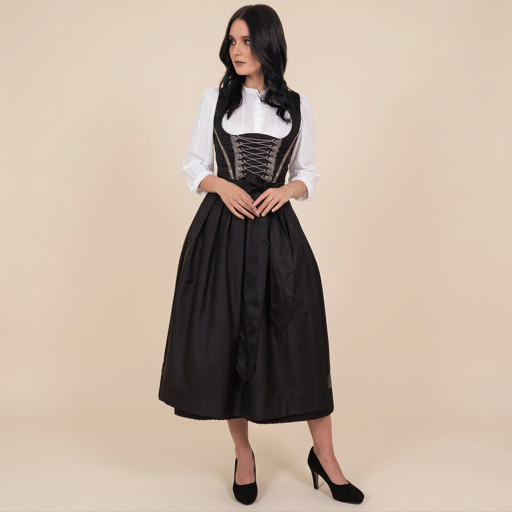 Nina - Modernes Oktoberfest-Dirndl mit langen Ärmeln