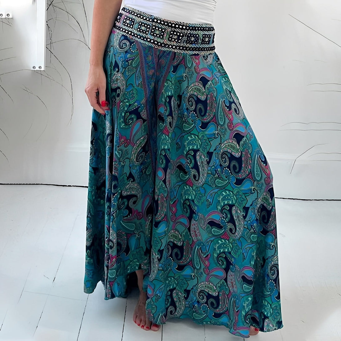 Jasmin - Stilvoller Damenrock mit Ethno-Muster